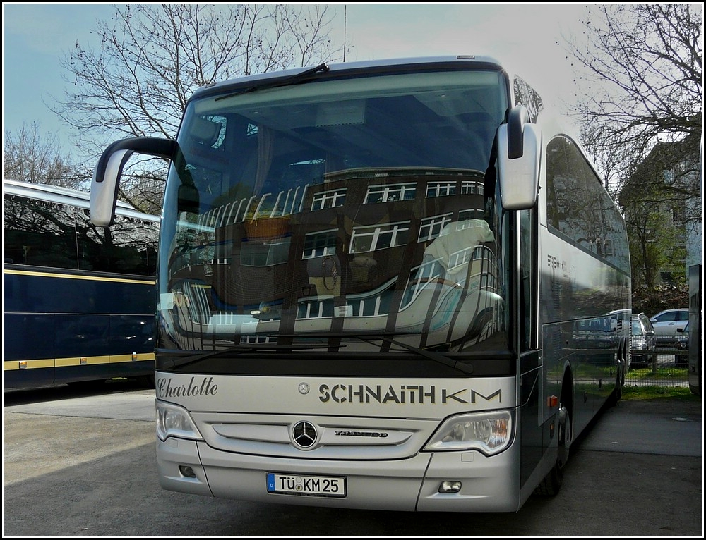 Mercedes-Benz Travego aufgenommen in Essen am 02.04.2011.
