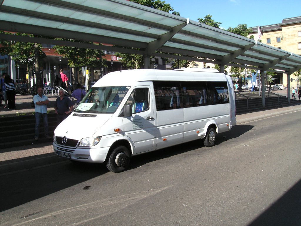 Mercedes Bus. Die Aufnahme des Foto habe ich am 15.07.2010 in Saarbrcken am Hauptbahnhof gemacht.