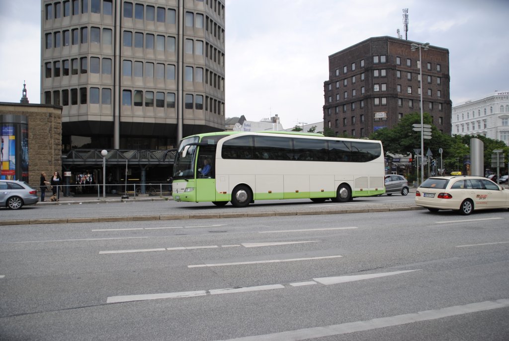 Mercedes Bus im Hamburg am 01.08.2010.