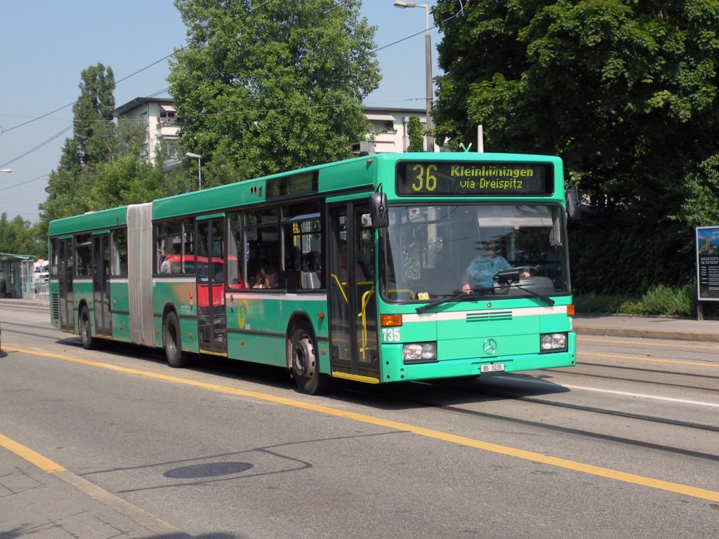 Mercedes Bus mit der Betriebsnummer 735 verlsst die Haltestelle ZOO Dorenbach Richtung St. Jakob. Die Aufnahme stammt vom 28.06.2010.