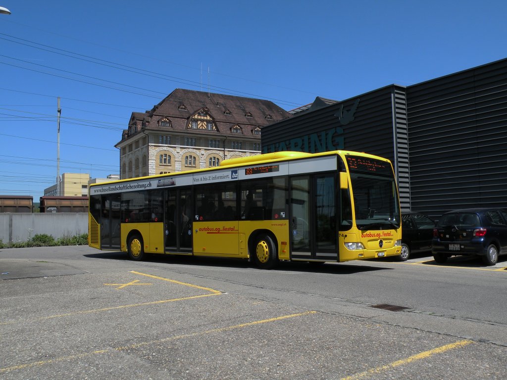 Mercedes Citaro der AAGL mit der Betriebsnummer 74 auf der Linie 83 beim Bahnhof in Pratteln. Die Aufnhame stammt vom 29.05.2012. 