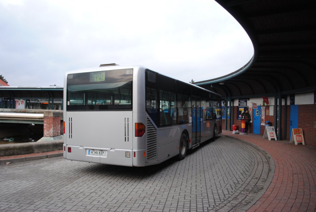 Mercedes Citaro am 09.01.2011 am Stadtbahnendpunkt Empelde in Hannover auf der Wendeschleife.