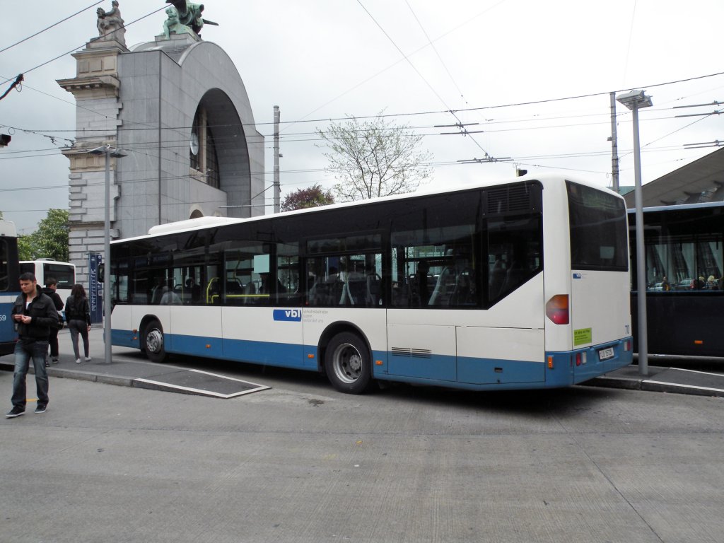 Mercedes Citaro LU 15728 mit der Betriebsnummer 70 am Bahnhof Luzern. Die Aufnahme stammt vom 04.05.2010.