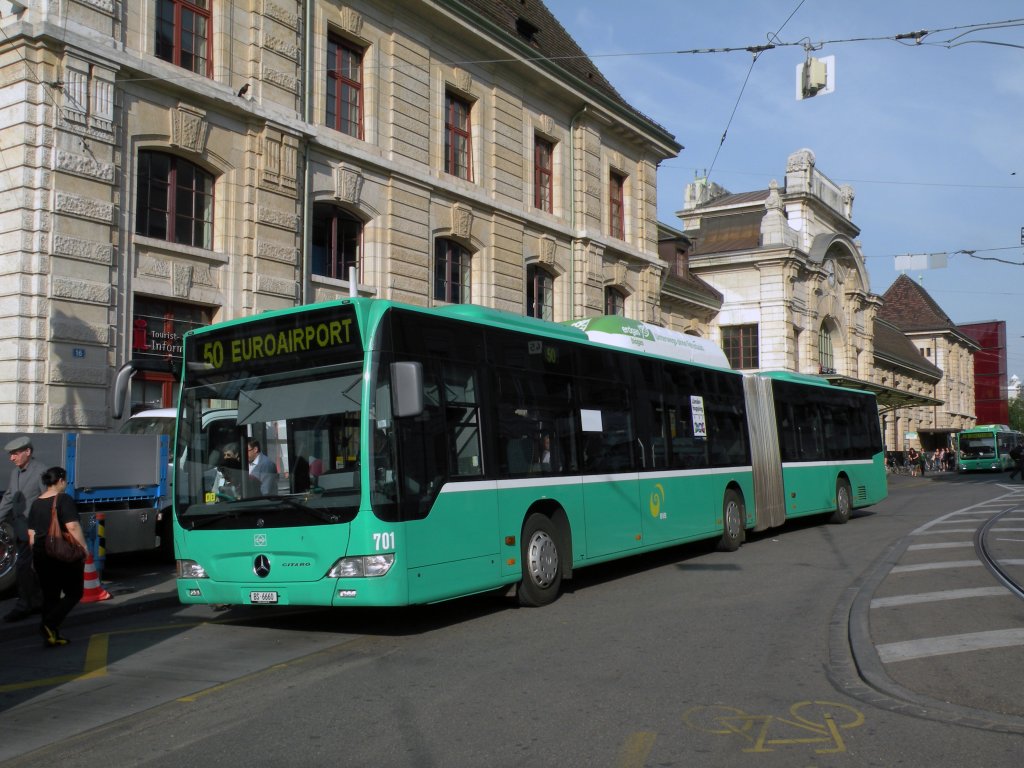 Mercedes Citaro  Luftibus  mit der Betriebsnummer 701 auf der Linie 50 am Bahnhof SBB in Basel. Die Aufnahme stammt vom 10.05.2011.