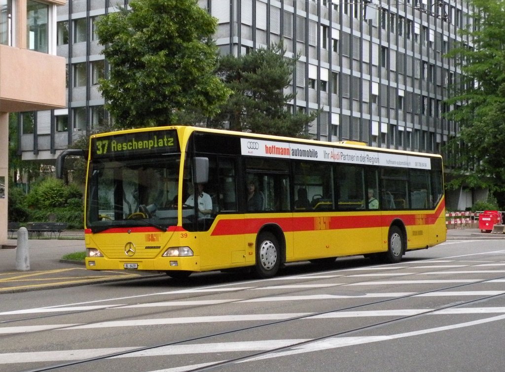 Mercedes Citaro mit der Betriebsnummer 39 auf der Linie 37 kurz vor der Endstation am Aeschenplatz. Die Aufnahme stammt vom 14.06.2013.