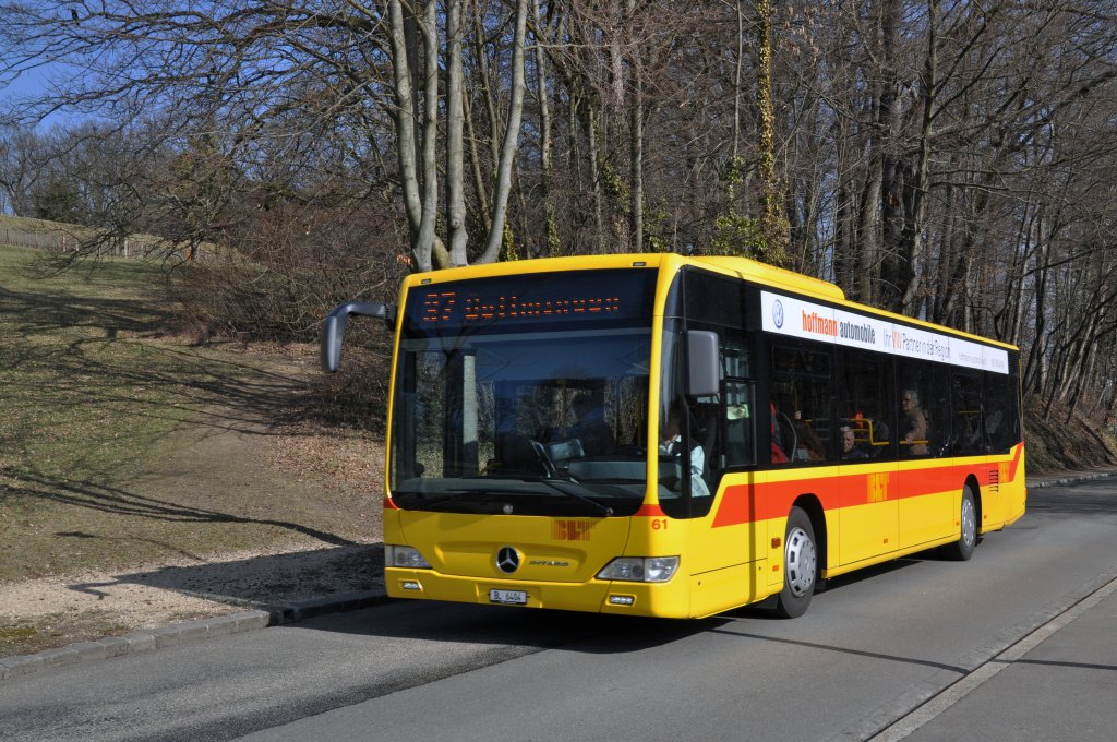 Mercedes Citaro mit der Betriebsnummer 61 auf der Linie 37 fhrt Richtung Bottmingen. Die Aufnahme stammt vom 12.03.2012.

