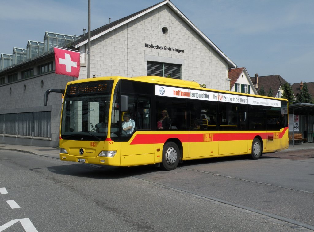 Mercedes Citaro mit der Betriebsnummer 61 auf der Linie 60 an der Station in Bottmingen. Die Aufnahme stammt vom 06.05.2013.