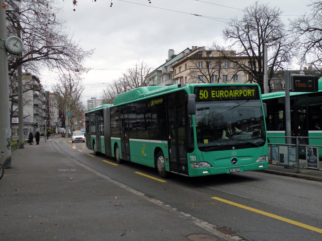 Mercedes Citaro mit der Betriebsnummer 701 fhrt Richtung Bahnhof SBB. Die Aufnahme stammt vom 02.03.2010.