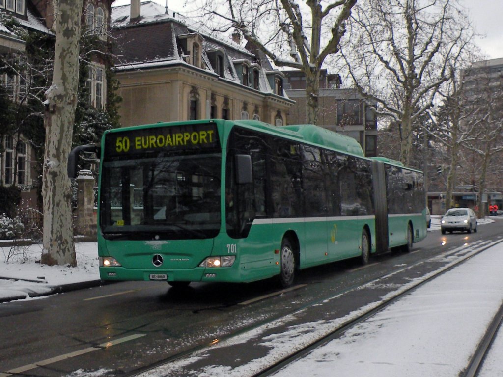 Mercedes Citaro mit der Betriebsnummer 701 auf der Linie 50 fährt Richtung Brausebad. Die Aufnahme stammt vom 31.01.2010.