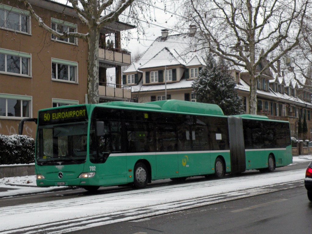 Mercedes Citaro mit der Betriebsnummer 702 auf der Fahrt zum Flughafen. Die Aufnahme stammt vom 31.01.2010.