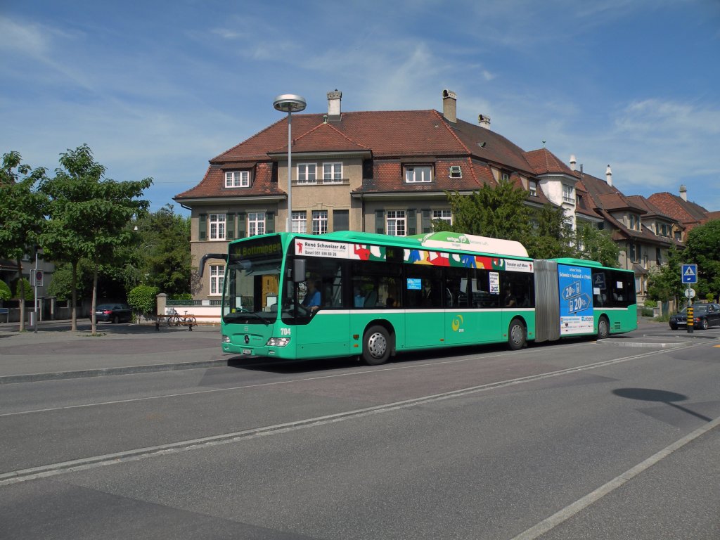 Mercedes Citaro mit der Betriebsnummer 704 auf der Linie 34 am Rtimeyer-Platz in Basel. Die Aufnahme stammt vom 20.05.2011.
