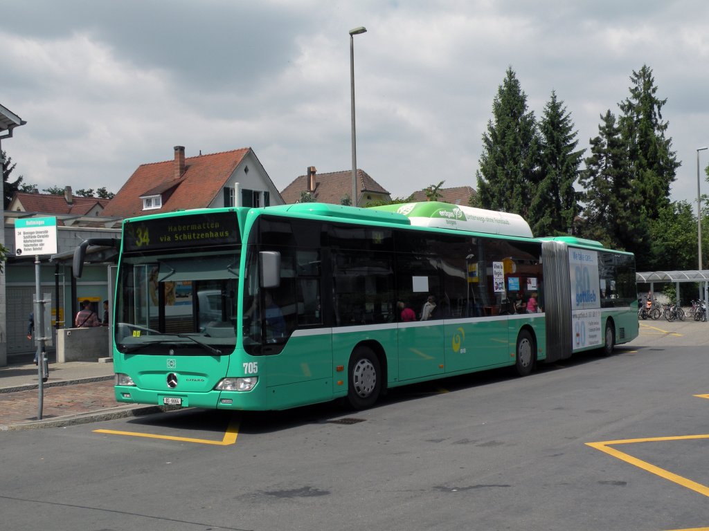 Mercedes Citaro mit der Betriebsnummer 705 auf der Linie 34 in Bottmingen. Die Aufnahme stammt vom 04.06.2011.