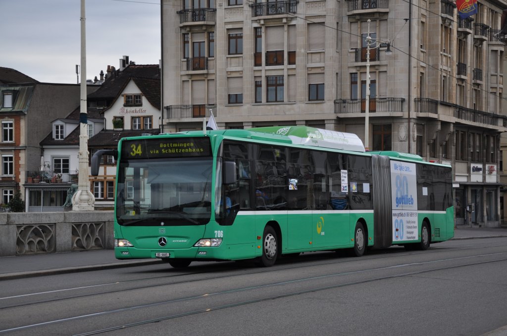Mercedes Citaro mit der Betriebsnummer 706 auf der Linie 34 berquert die Mittlere Rheinbrcke Richtung Haltestelle Schifflnde. Die Aufnahme stammt vom 13.08.2011.

