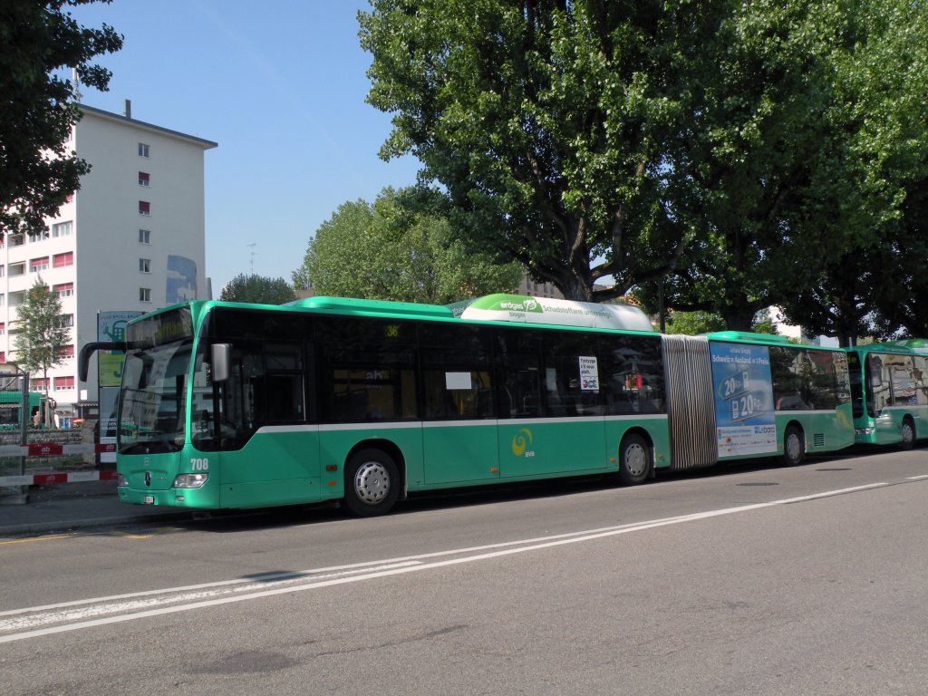 Mercedes Citaro mit der Betriebsnummer 708 auf der Linie 36 an der Endstation in Kleinhningen bei Basel. Die Aufnahme stammt vom 02.05.2011.