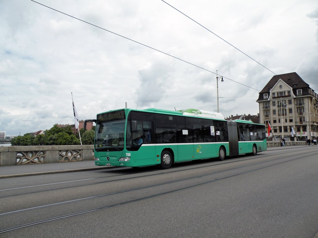 Mercedes Citaro mit der Betriebsnummer 708 auf der Linie 34 auf der Mittleren Rheinbrücke in Basel. Die Aufnahme stammt vom 09.06.2011.