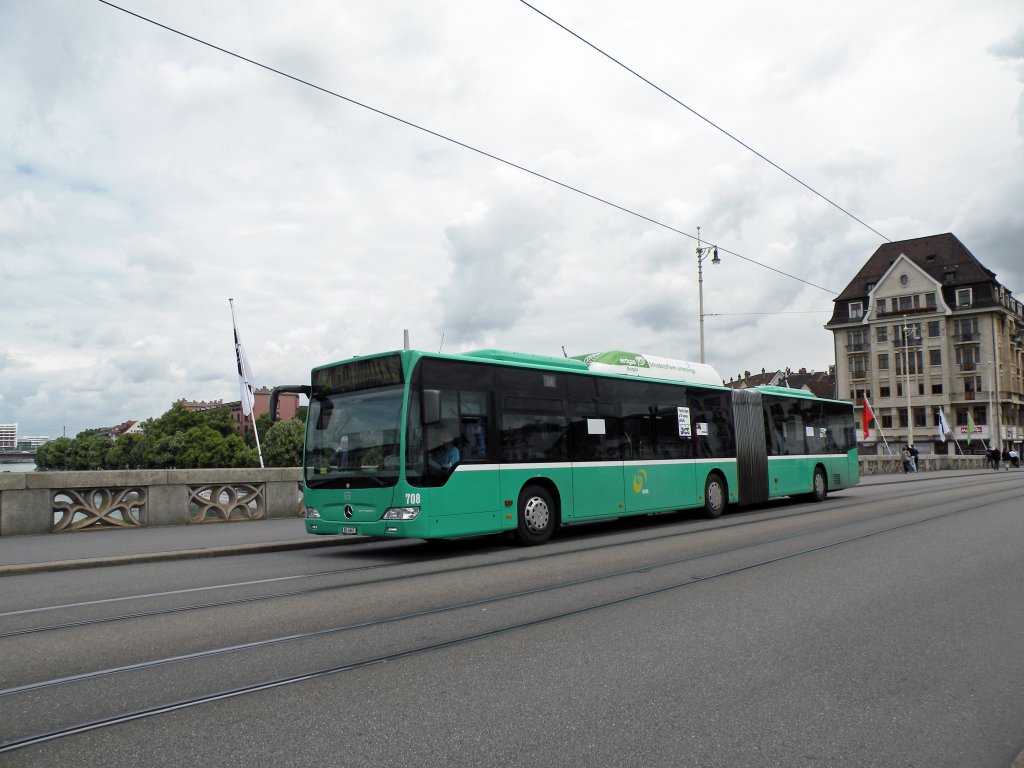Mercedes Citaro mit der Betriebsnummer 708 auf der Linie 34 auf der Mittleren Rheinbrcke in Basel. Die Aufnahme stammt vom 09.06.2011.
