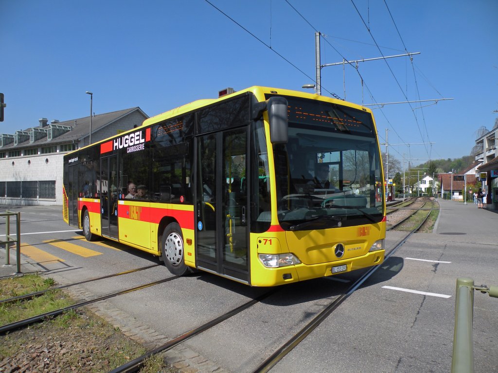 Mercedes Citaro mit der Betriebsnummer 71 an der Endstation in Bottmingen. Die Aufnahme stammt vom 08.04.2011.