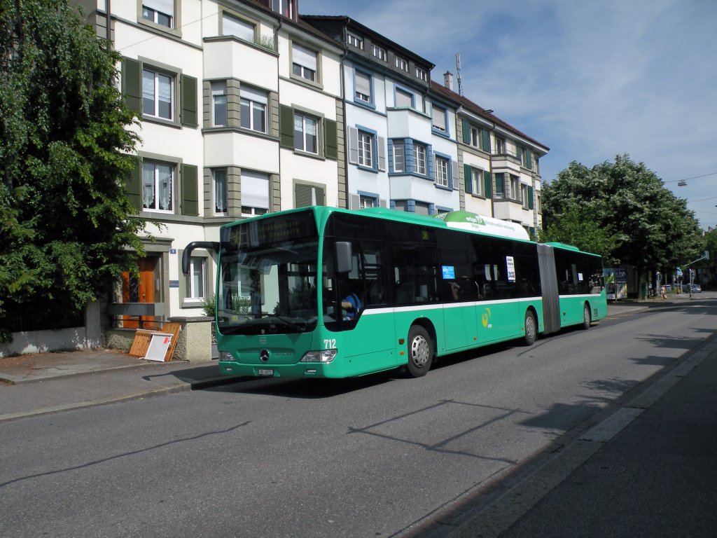 Mercedes Citaro mit der Betriebsnummer 712 auf der Linie 36 an der Haltestelle General Guisan-Strasse in Basel. Die Aufnahme stammt vom 20.05.2011.