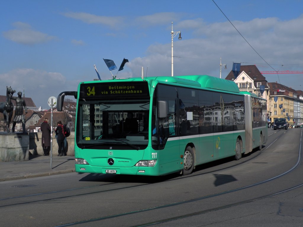 Mercedes Citaro mit der Betriebsnummer 717 fhrt zur Haltestelle Schifflnde auf der Linie 34. Die Aufnahme stammt vom 13.03.2010.
