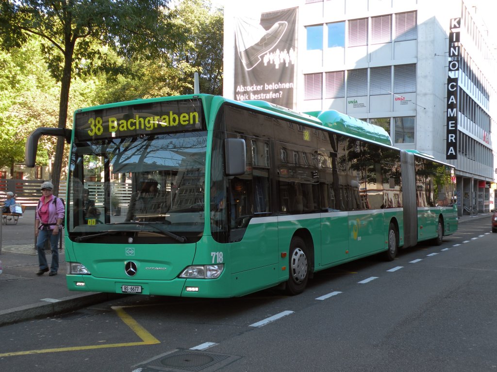 Mercedes Citaro mit der Betriebsnummer 718 auf der Linie 38 an der Haltestelle Claraplatz. Die Aufnahme stammt vom 01.09.2010.