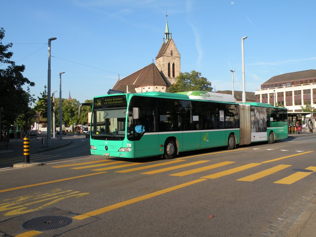 Mercedes Citaro mit der Betriebsnummer 718 auf der Linie 34 beim Wettsteinplatz in Basel. Die Aufnahme stammt vom 16.09.2011.