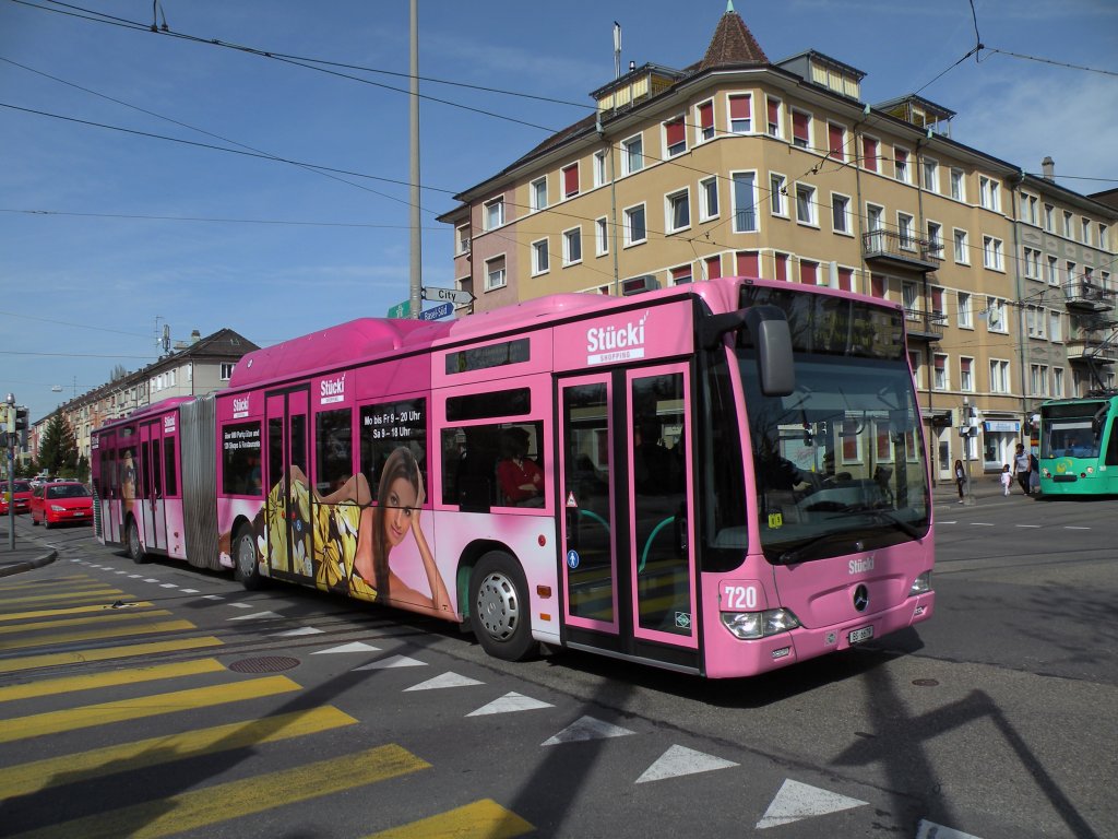 Mercedes Citaro mit der Betriebsnummer 720 und der Stcki Vollwerbung am Morgartenring auf der Linie 36. Die Aufnahme stammt vom 03.04.2011.