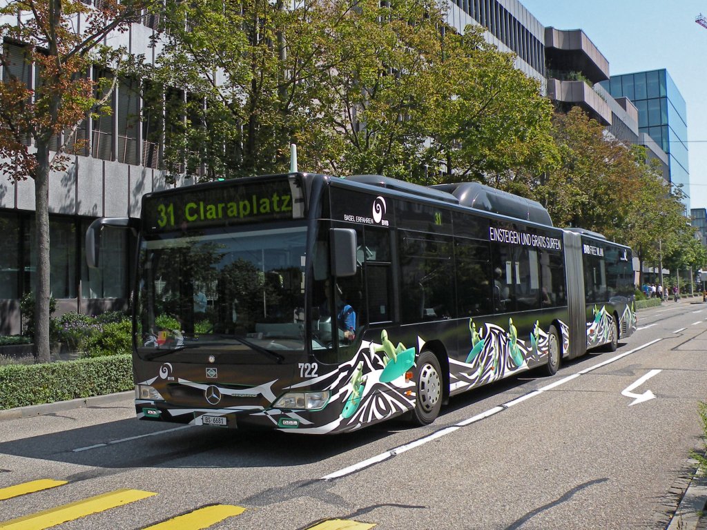 Mercedes Citaro mit der Betriebsnummer 722 auf der Linie 31 kurz vor der Haltestelle Rosengartenweg. Die Aufnahme stammt vom 27.07.2012.
