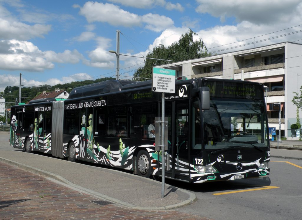 Mercedes Citaro mit der Betriebsnummer 722 auf der Linie 34 an der Endhaltestelle in Bottmingen. Die Aufnahme stammt vom 21.06.2013