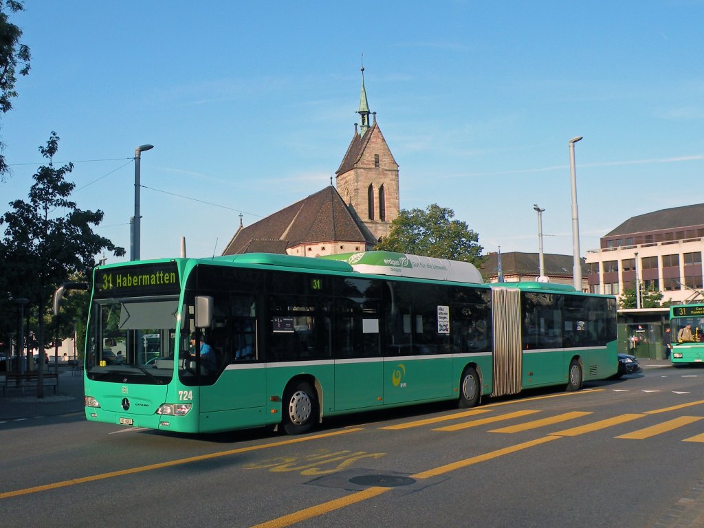 Mercedes Citaro mit der Betriebsnummer 724 auf der Linie 31 beim Wettsteinplatz in Basel. Die Aufnahme stammt vom 16.09.2011.