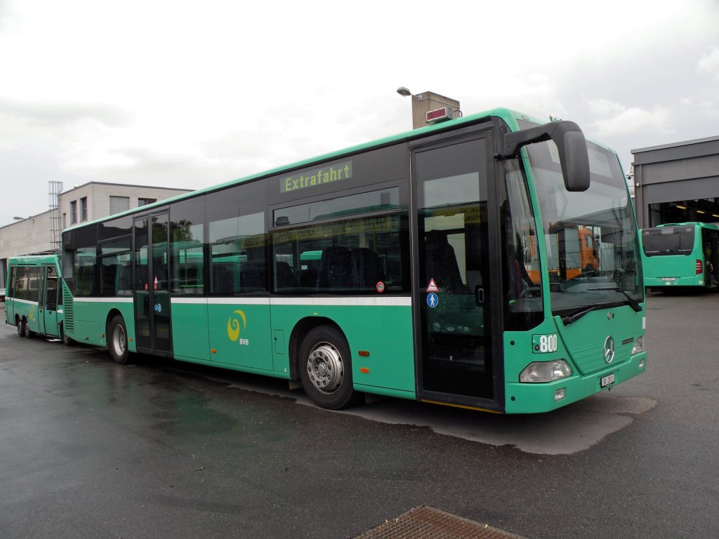 Mercedes Citaro mit der Betriebsnummer 800 ist das neue Fahrschlauto der Basler Verkehrsbetriebe. Hier steht er auf dem Hof der Garage Rankstrasse. Die Aufnahme stammt vom 29.06.2011.