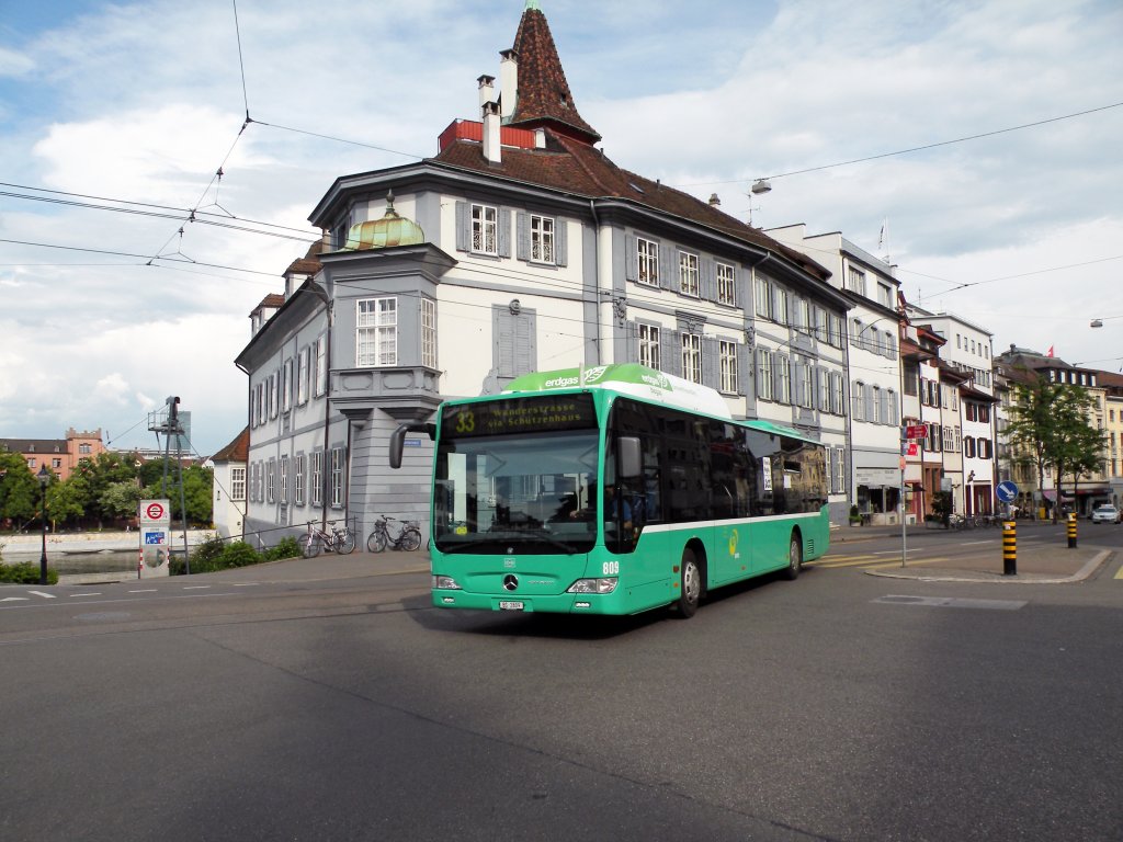 Mercedes Citaro mit der Betriebsnummer 809 auf der Linie 33 beim Universittsspital in Basel. Die Aufnahme stammt vom 22.05.2011.