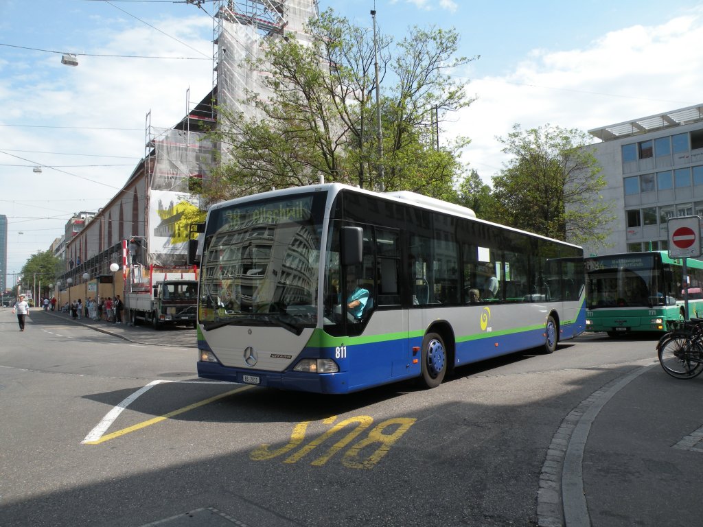 Mercedes Citaro Mit der Betriebsnummer 811 (ex. Lugano)verlsst die Haltestelle Claraplatz Richtung Rheingasse. Die Aufnahme stammt vom 21.08.2009.