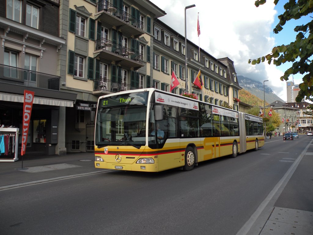 Mercedes Citaro mit der Betriebsnummer 85 auf der Linie 21 am Bahnhof in Interlaken west. Die Aufnahme stammt vom 13.10.2011.