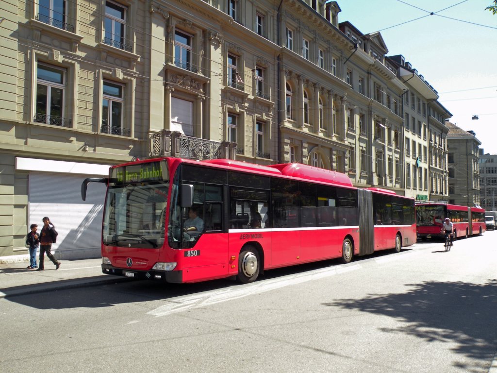 Mercedes Citaro mit der Betriebsnummer 850 auf der Linie 13 beim Bubenbergplatz in Bern. Die Aufnahme stammt vom 26.08.2010.