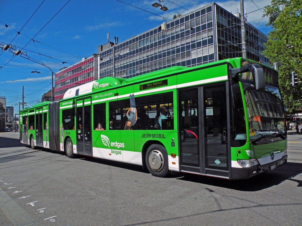 Mercedes Citaro mit der Betriebsnummer 856 und der Vollwerbung für Erdgas und Biogas am Bubenbergplatz in Bern. Die Aufnahme stammt vom 04.06.2010.