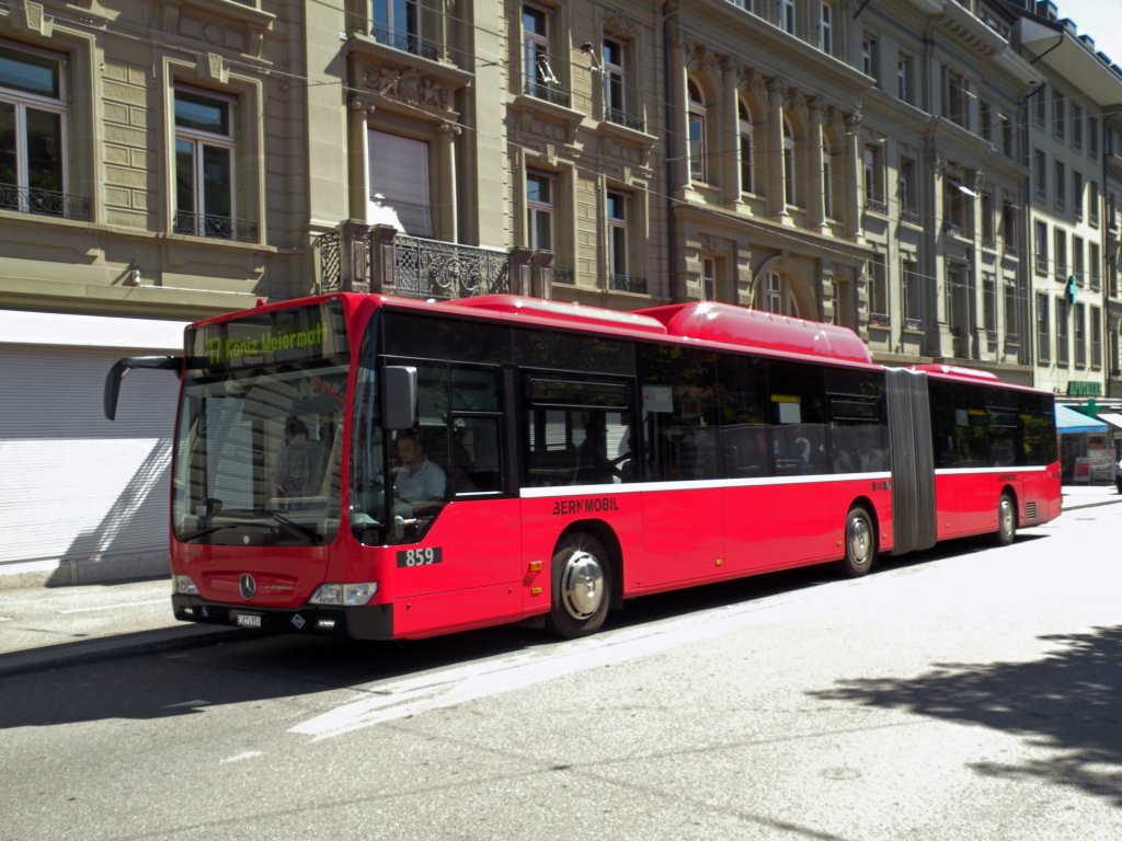 Mercedes Citaro mit der Betriebsnummer 859 auf der Linie 17 beim Bubenbergplatz in Bern. Die Aufnahme stammt vom 26.08.2010.