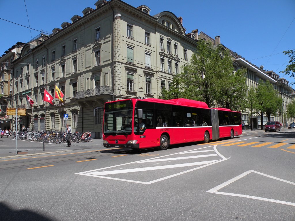 Mercedes Citaro mit der Betriebsnummer 864 auf der Linie 19 in der Bundesgasse in Bern. Die Aufnahme stammt vom 18.05.2011.