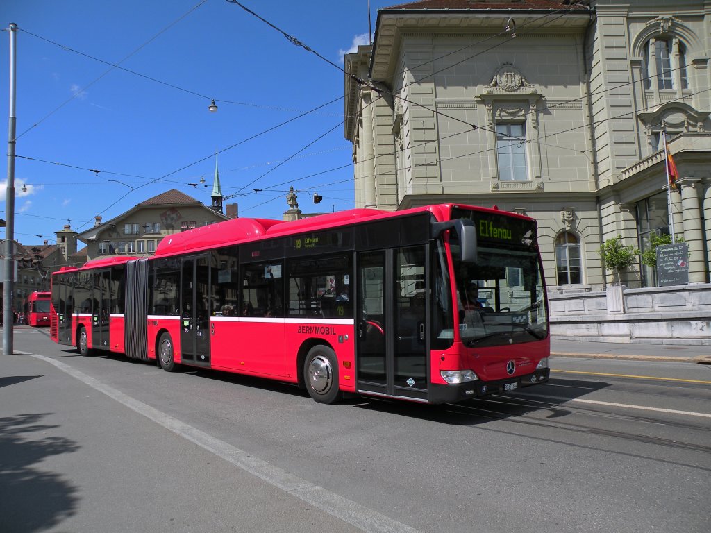 Mercedes Citaro mit der Betriebsnummer 864 auf der Linie 19 am Casinoplatz in Bern. Die Aufnahme stammt vom 18.05.2011.