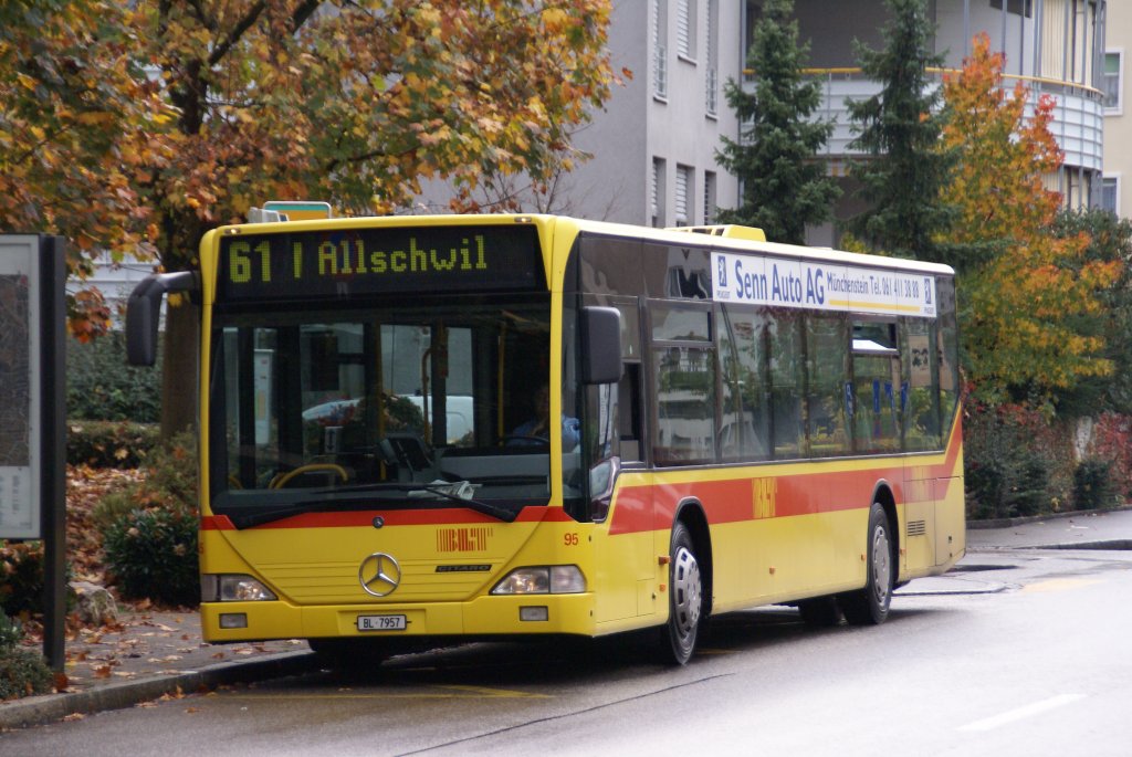 Mercedes Citaro mit der Nummer 95 an der Haltestelle Binningerstrasse auf der Linie 61. Die Aufnahme stammt vom 21.10.2008.