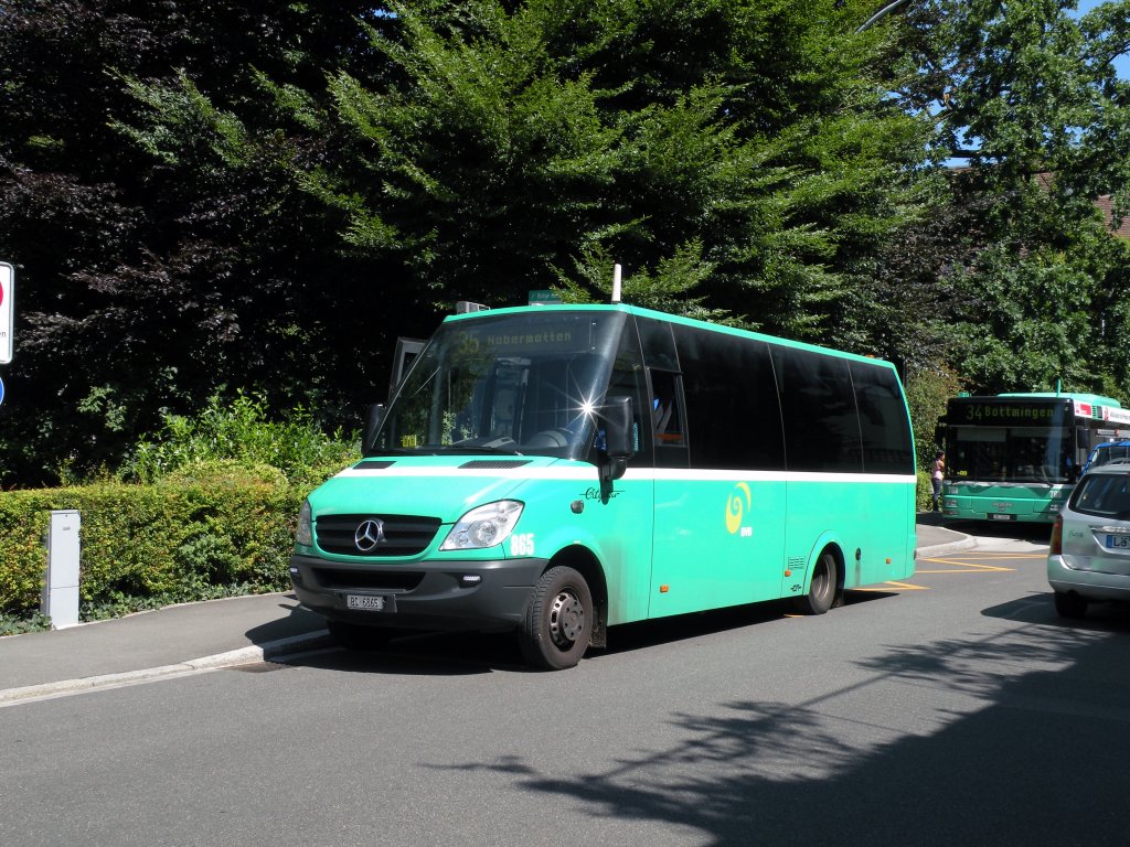 Mercedes Citystar mit der Betriebsnummer 865 auf der Linie 35 an der Haltestelle Riehen Bahnhof. Die Aufnahme stammt vom 23.07.2012.