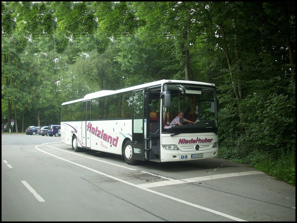 Mercedes Integro von Niederhuber/Holzland Reisen aus Deutschland vor dem Tiergarten Straubing am 28.07.2012