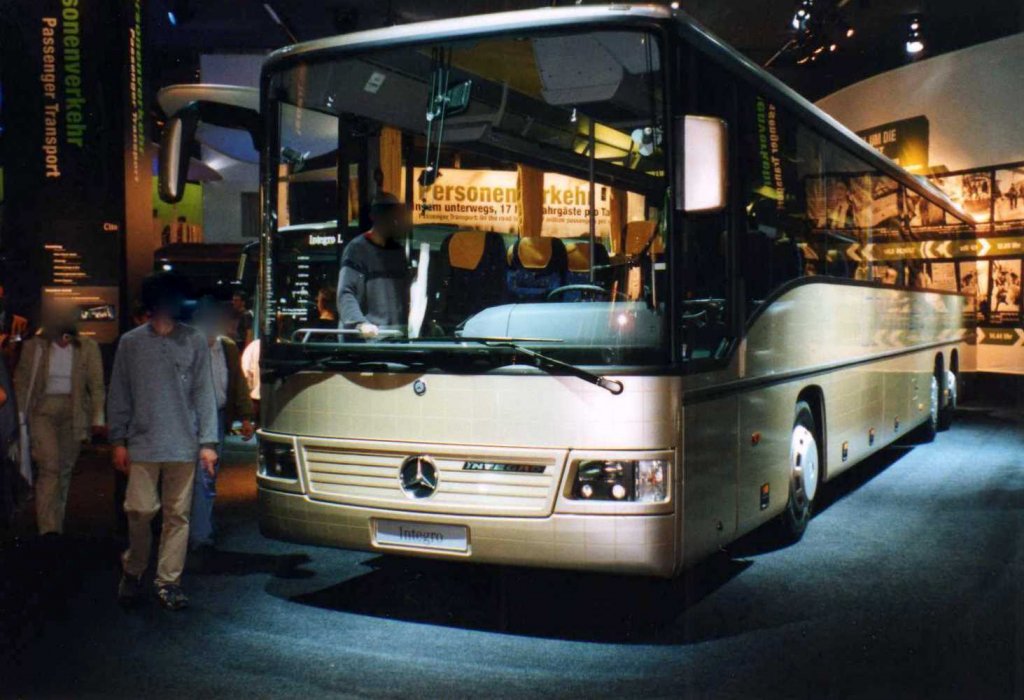 Mercedes Integro O550 L, aufgenommen auf der IAA 2000 in Frankfurt.