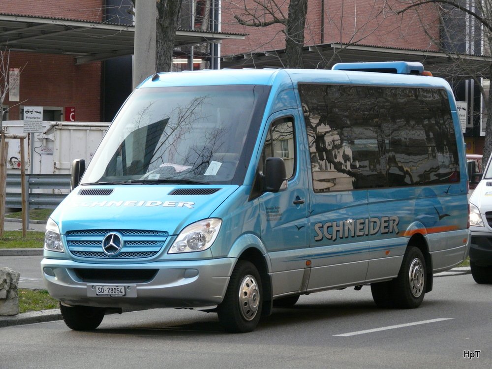 Mercedes Kleinbus unterwegs in der Stadt Basel am 19.03.2010