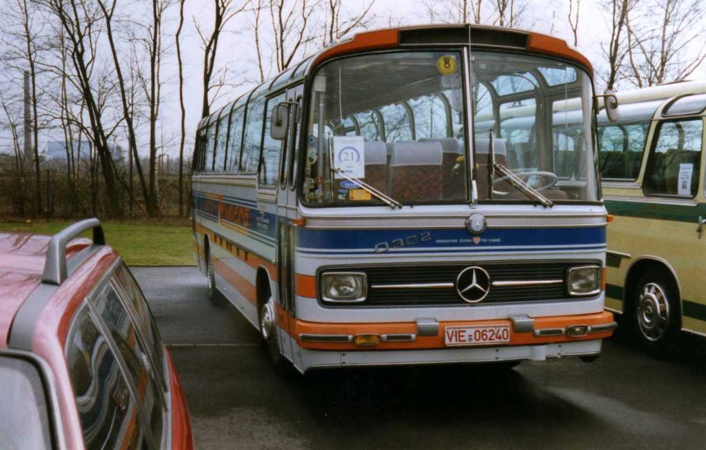 Mercedes O302, aufgenommen im Mrz 1999 auf dem Gelnde der Neoplan NL in Oberhausen.