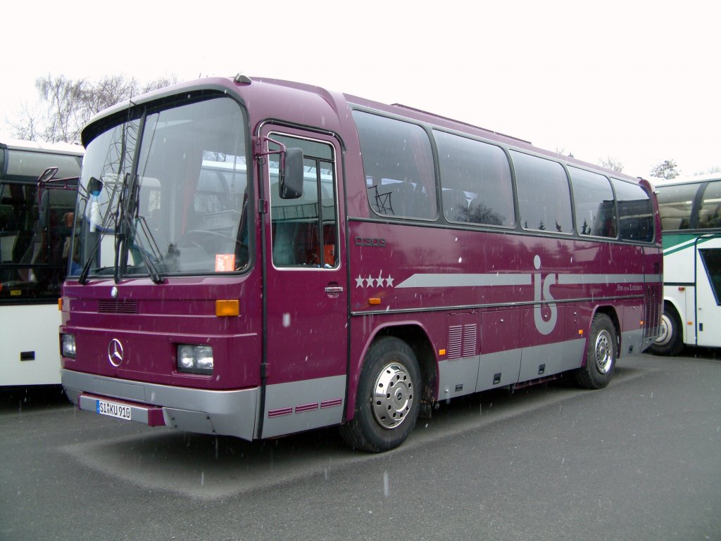 Mercedes O303, aufgenommen am 24.01.2004 auf dem Glnde der Neoplan NL Rhein Ruhr in Oberhausen.