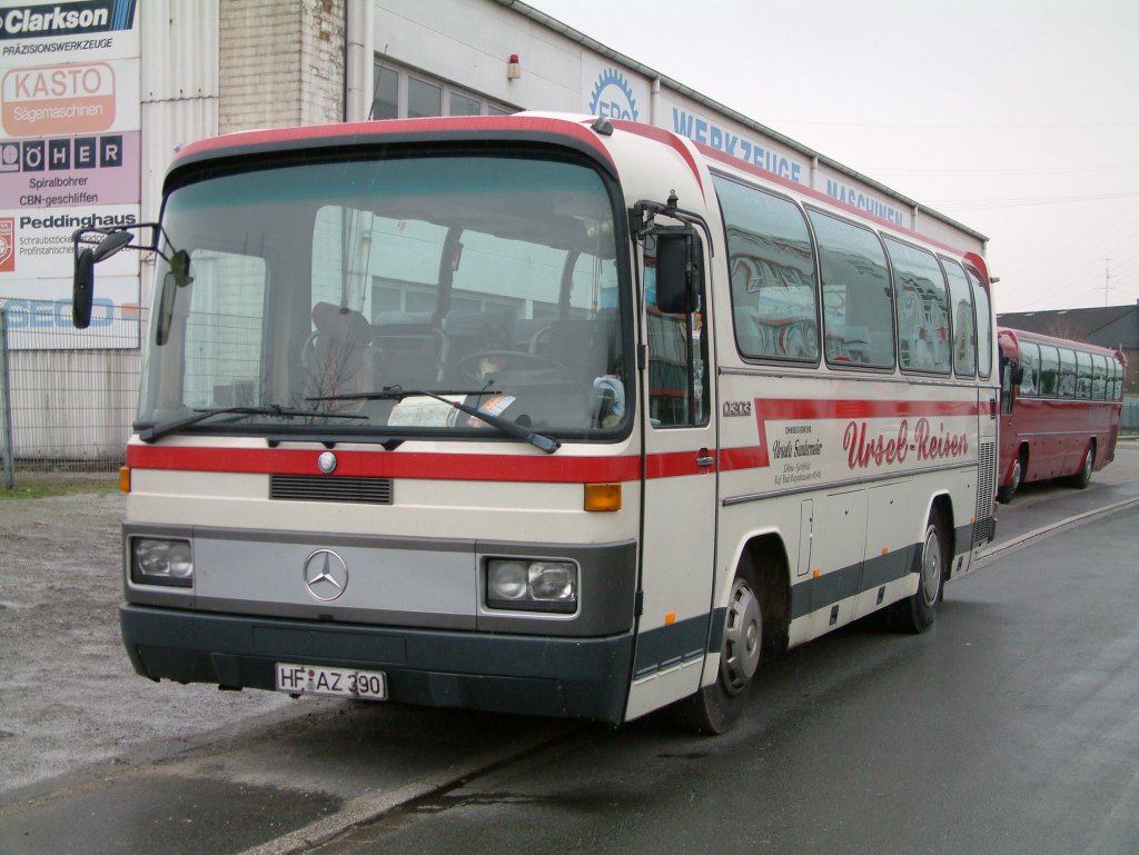 Mercedes O303, aufgenommen am 24.01.2004 in der Graf Zeppelinstrasse in Oberhausen.