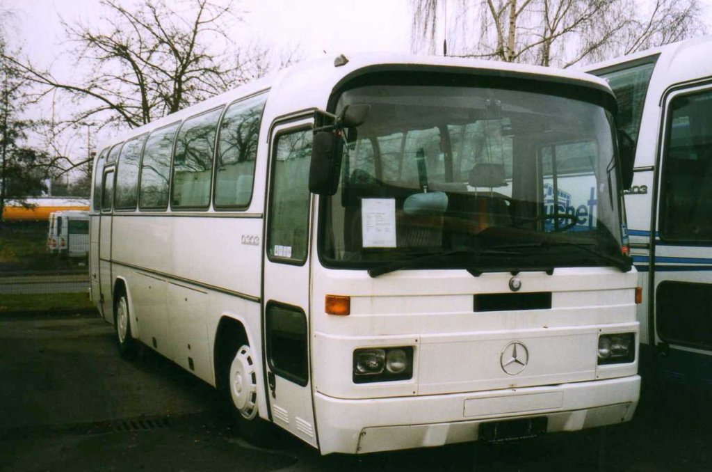Mercedes O303, aufgenommen im Dezember 2002 im GWZ der Evobus NL Dortmund.
