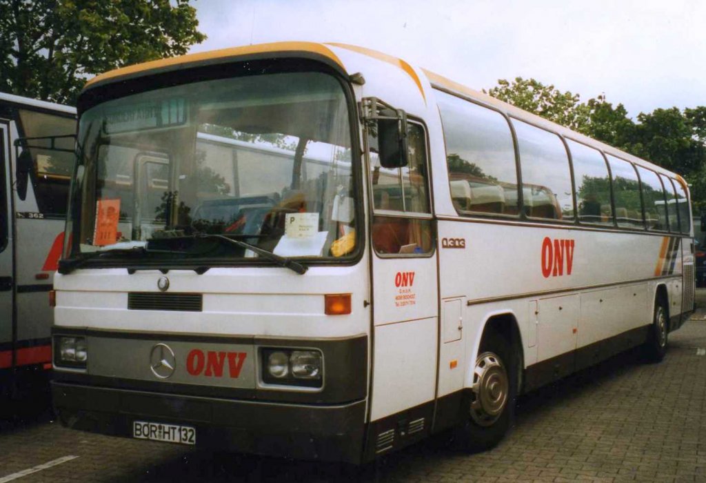 Mercedes O303 RH, aufgenommen im August 1998 auf dem Parkplatz der Westfalenhallen in Dortmund.