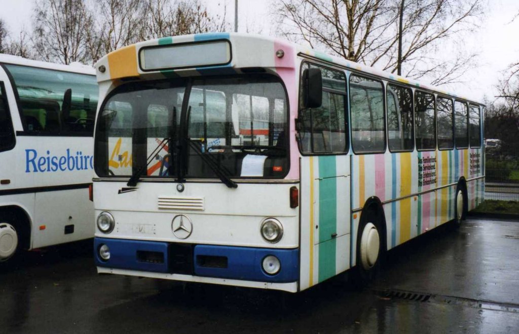 Mercedes O305, aufgenommen im Januar 2000 im GWZ der Evobus NL in Dortmund.