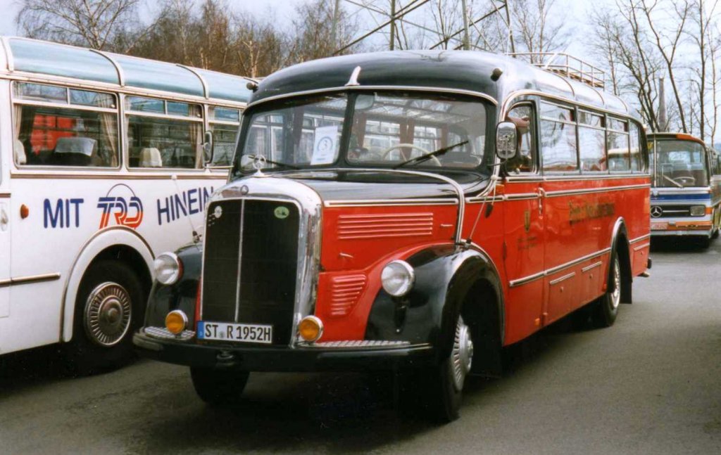 Mercedes O3500, aufgenommen im Mrz 1999 auf dem Gelnde der Neoplan NL in Oberhausen.
